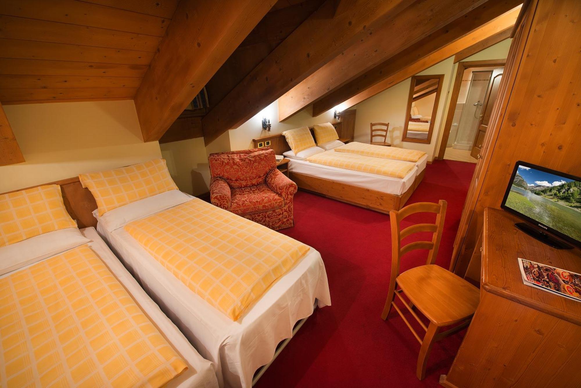 Hotel San Giovanni Livigno Room photo